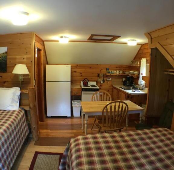 סטודיו משפחתי, Mountain View Motel & Campground