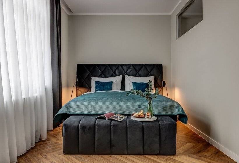 スタンダードルーム, Central Park