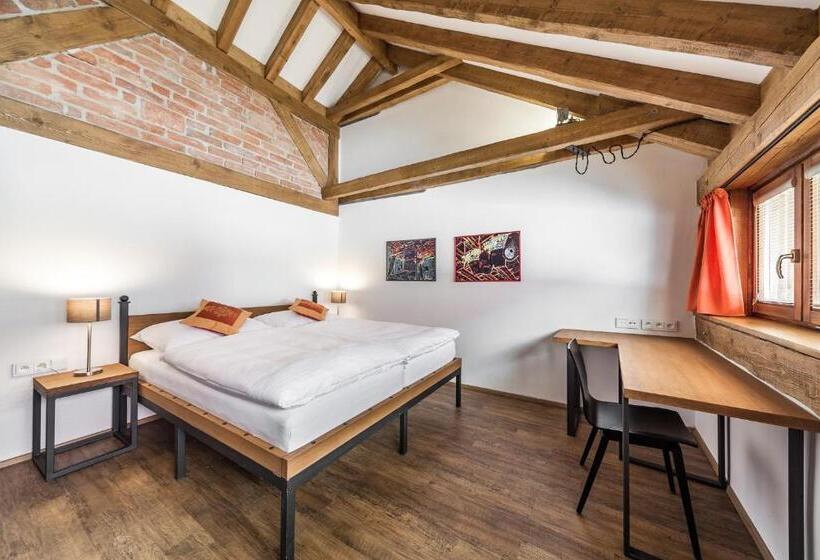 Номер Стандарт, Mariánský Dvůr