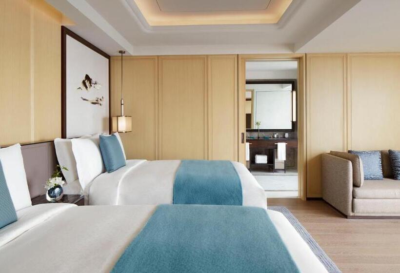 Номер Deluxe Вид на Город, The St. Regis Qingdao