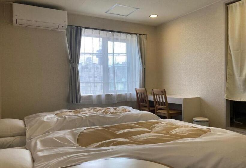 标准间, J Hoppers Beppu Guesthouse ジェイホッパーズ別府ゲストハウス