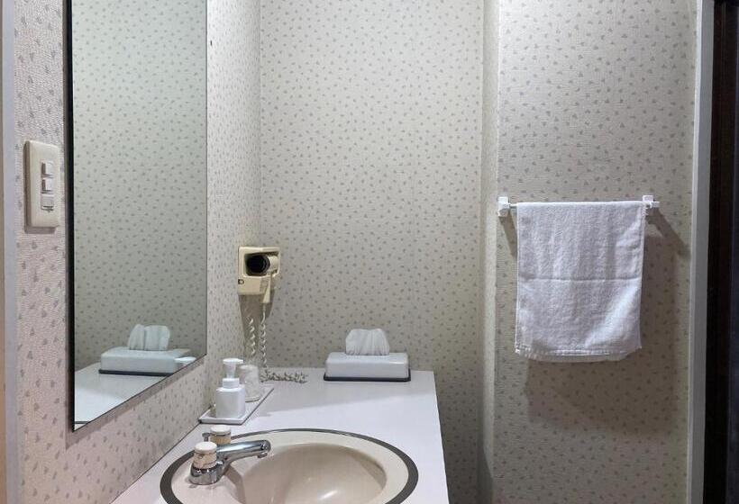 标准三人间, J Hoppers Beppu Guesthouse ジェイホッパーズ別府ゲストハウス