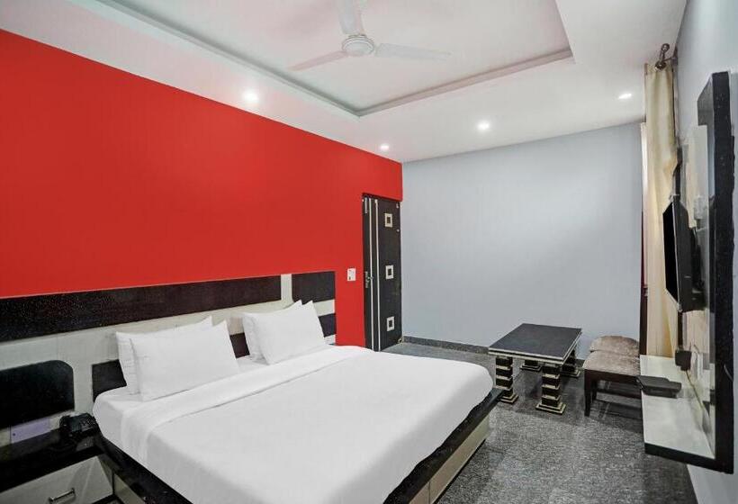 Standardrum, Townhouse 456 The Hotel Noida Grand