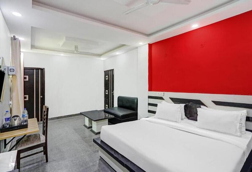 Standardrum, Townhouse 456 The Hotel Noida Grand