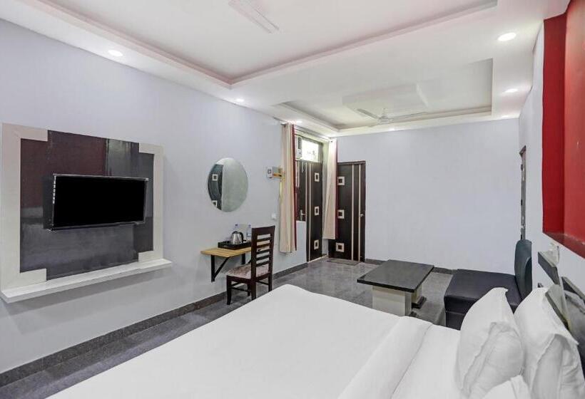 Standardrum, Townhouse 456 The Hotel Noida Grand