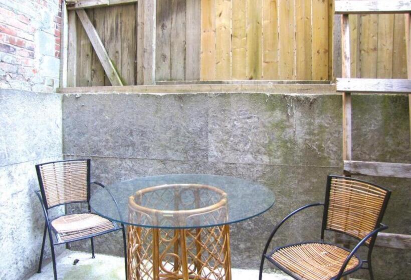 سوییت لوکس, Dragon Gate Inn