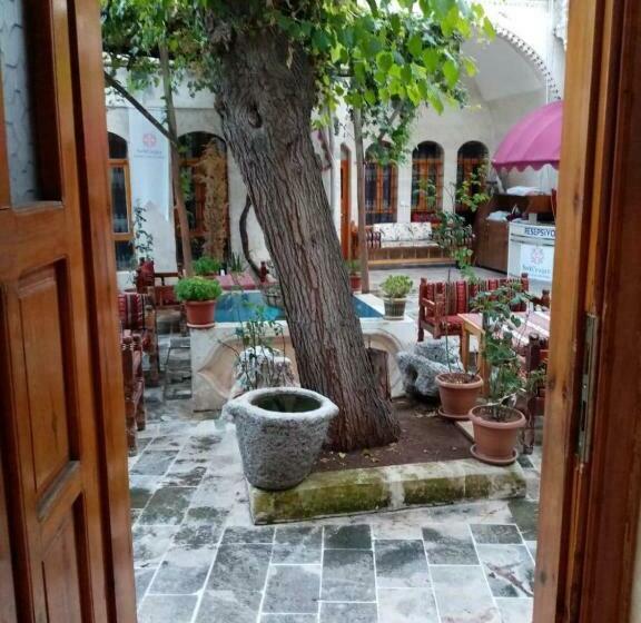 اتاق کلاسیک سه تخته, şarkçırağan Konak Boutique