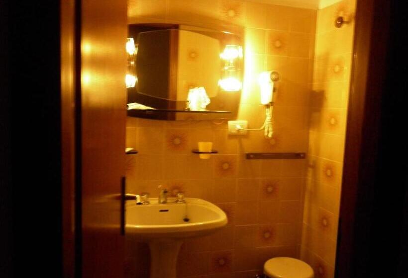 חדר סטנדרט יחיד, Cristina