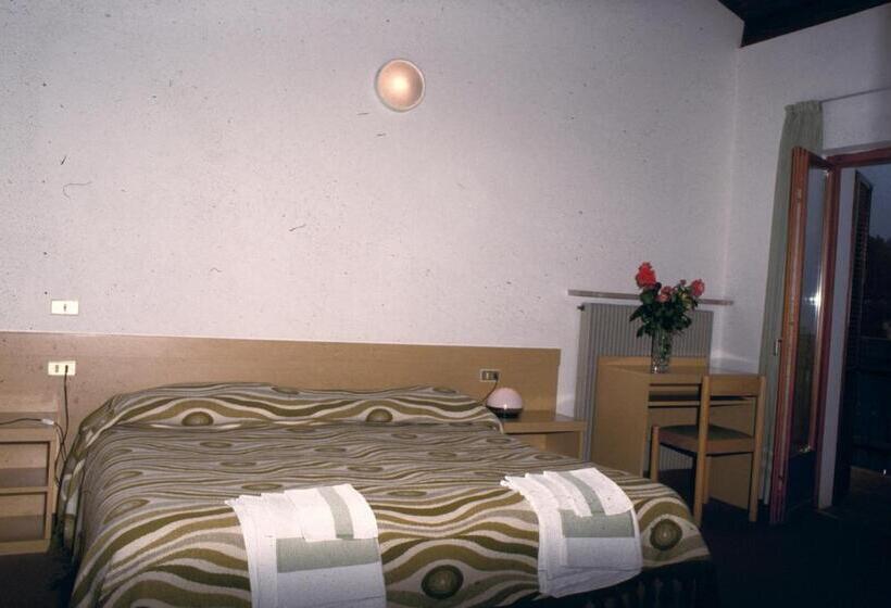 غرفة قياسية ثلاثية, Cristina