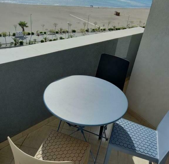 חדר משפחתי דלוקס, Eden