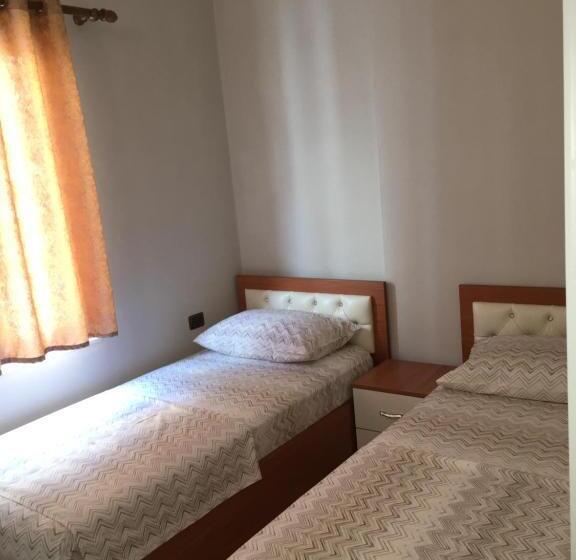 חדר משפחתי, Eden