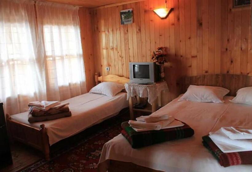 غرفة أساسية ثلاثية, Guest House Polah Ot Minaloto