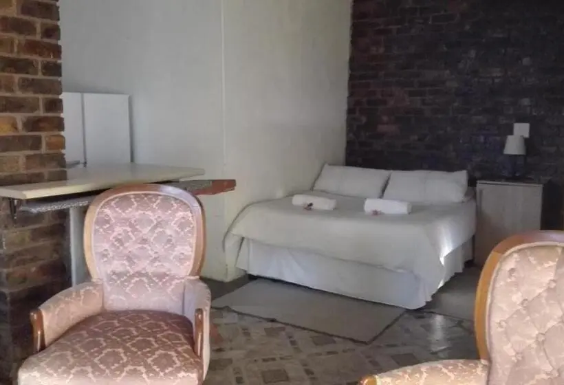 Perhesviitti, Hamba Kancane Ma Africa Guest House