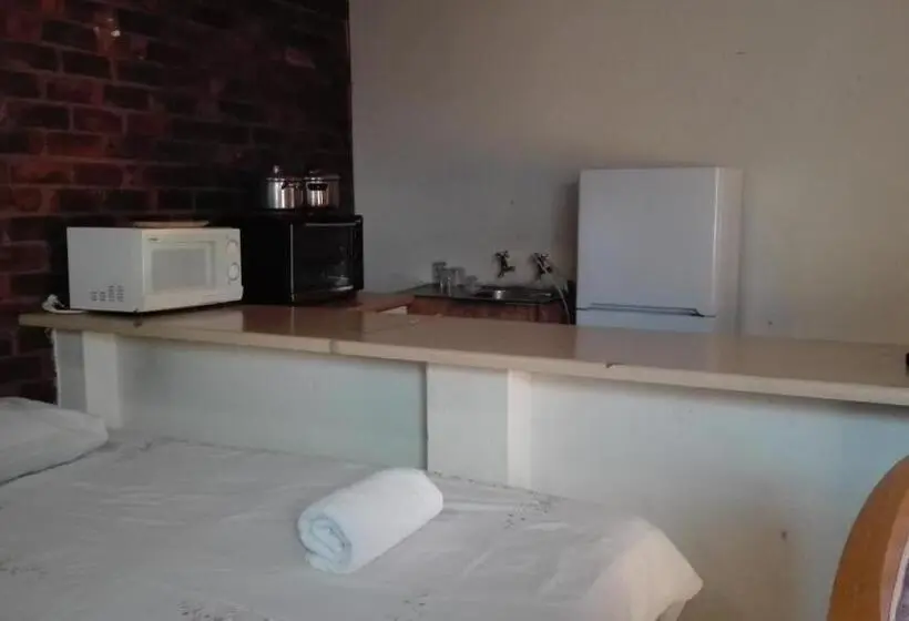 Perhesviitti, Hamba Kancane Ma Africa Guest House