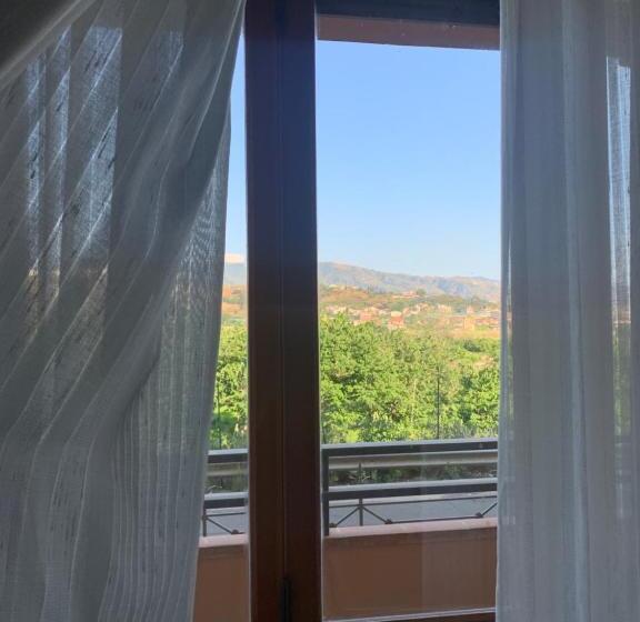 اتاق خانوادگی, All’anoneto B&b