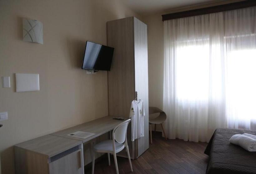 اتاق خانوادگی, All’anoneto B&b