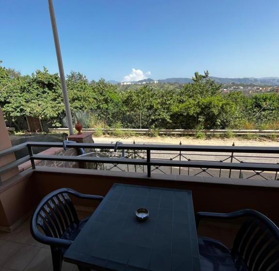 اتاق خانوادگی, All’anoneto B&b