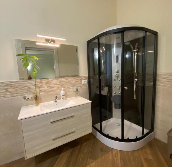 اتاق استاندارد چهار تخته, All’anoneto B&b