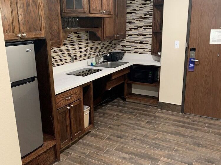 סוויטה מותאמת לאדם עם מוגבלויות, Comfort Suites West Monroe Near Ike Hamilton Expo Center