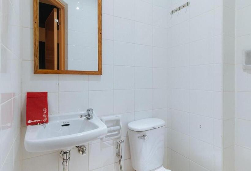 Номер Стандарт, Reddoorz Near Edsa Camp Crame