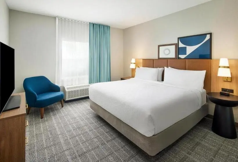 キングサイズベッドのスイートルーム, Staybridge Suites   Auburn   University Area, An Ihg