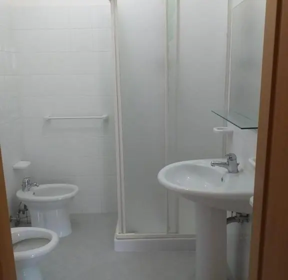 スタンダードシングルルーム, Room In Bb   Spacious Double Room A Stones Throw From The Sea