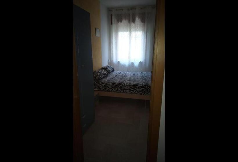 Номер Стандарт Индивидуальный, Room In Bb   Spacious Double Room A Stones Throw From The Sea