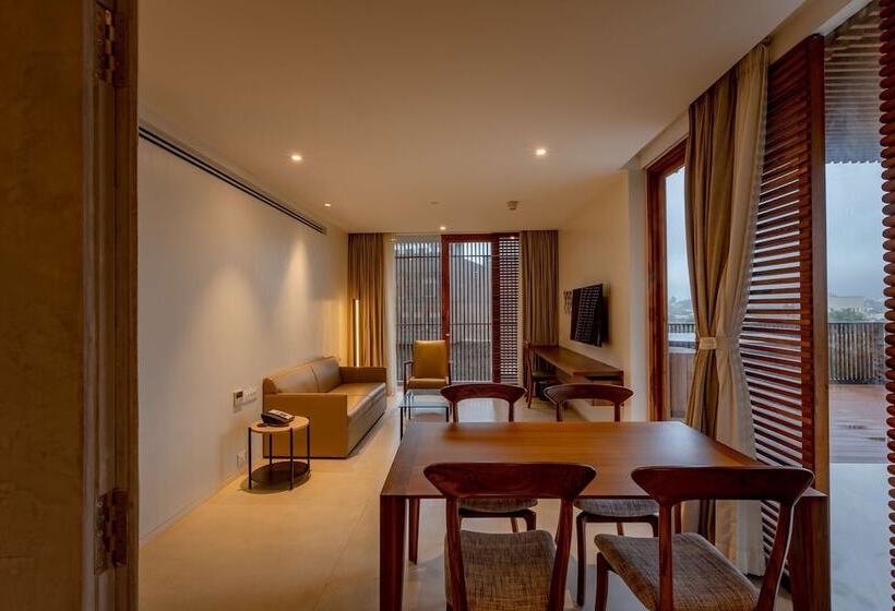 Президентский Люкс, Radisson Resort And Spa Lonavala