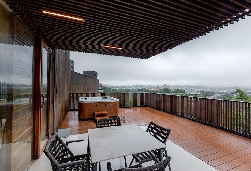 جناح رئاسى, Radisson Resort And Spa Lonavala