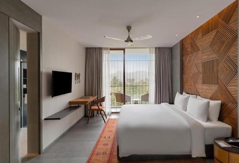 Номер Deluxe с Балконом, Radisson Resort And Spa Lonavala