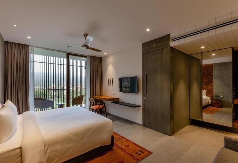 غرفة ديلوكس مزودة بشرفة, Radisson Resort And Spa Lonavala