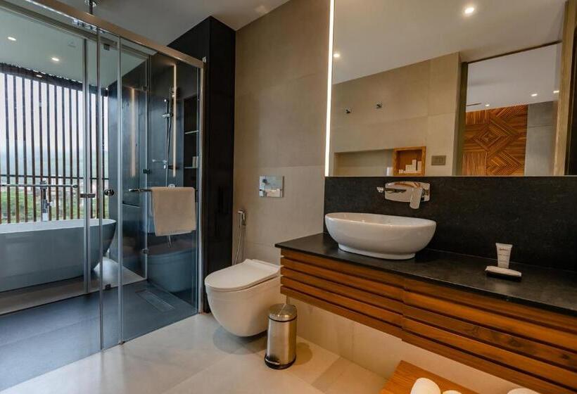 غرفة ديلوكس مزودة بشرفة, Radisson Resort And Spa Lonavala