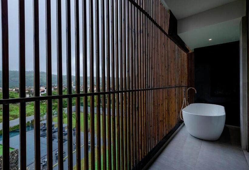 غرفة ديلوكس مزودة بشرفة, Radisson Resort And Spa Lonavala