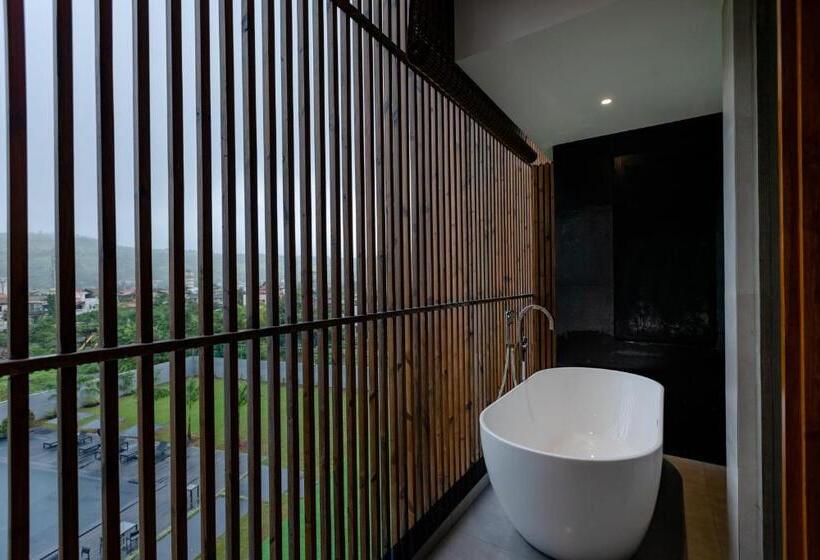 غرفة ديلوكس مزودة بشرفة, Radisson Resort And Spa Lonavala