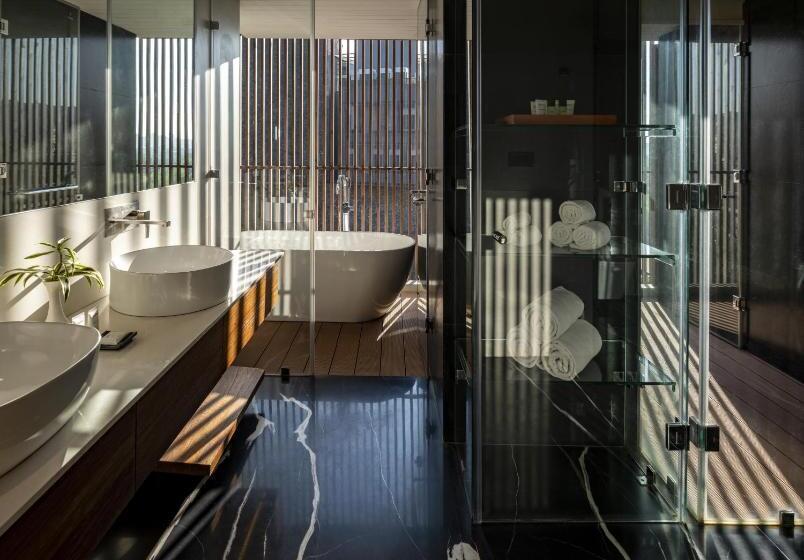 غرفة ديلوكس مزودة بشرفة, Radisson Resort And Spa Lonavala