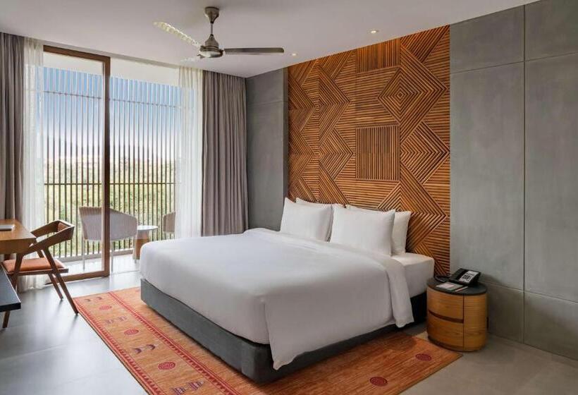 غرفة سوبيريور مزودة بشرفة, Radisson Resort And Spa Lonavala