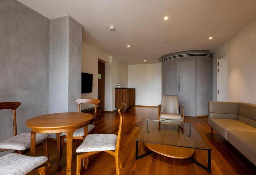 جناح مزوَّد بشرفة, Radisson Resort And Spa Lonavala