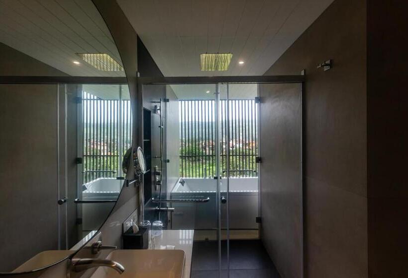 جناح مزوَّد بشرفة, Radisson Resort And Spa Lonavala