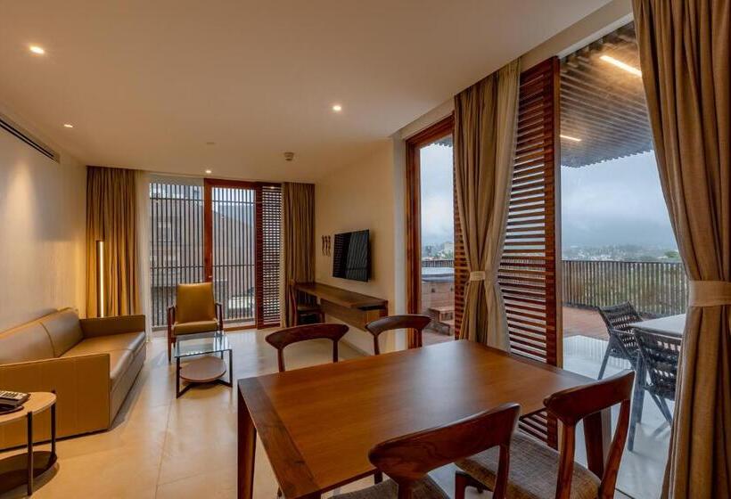Президентский Люкс, Radisson Resort And Spa Lonavala