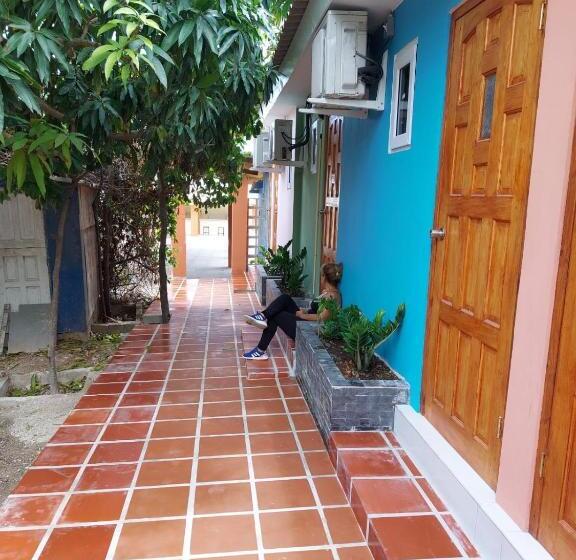 استودیوی لوکس, Curasita Colour Appartments