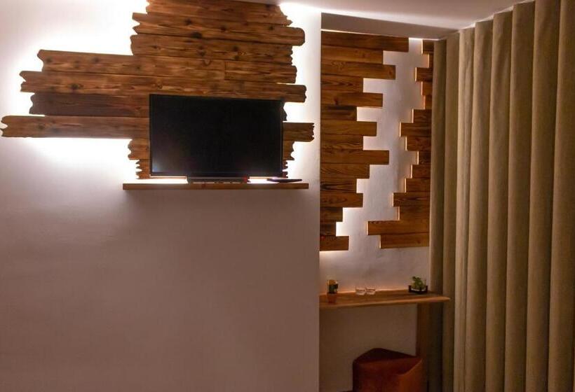 스탠다드 룸, Golden Mirror