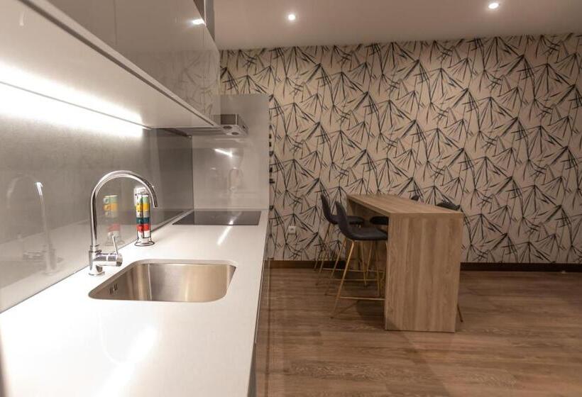 수피리어 스튜디오, Golden Mirror