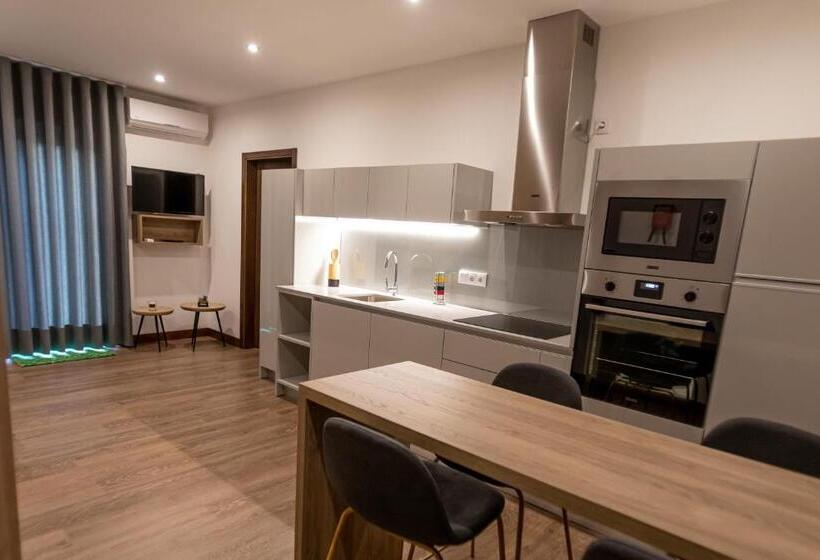 수피리어 스튜디오, Golden Mirror