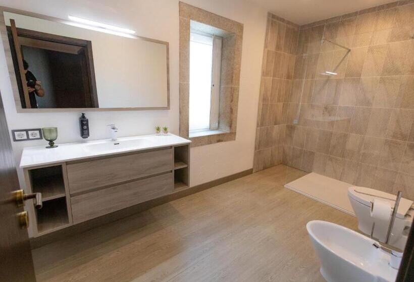 발코니가 있는 스위트, Golden Mirror