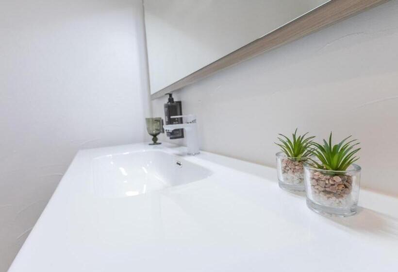 발코니가 있는 스위트, Golden Mirror