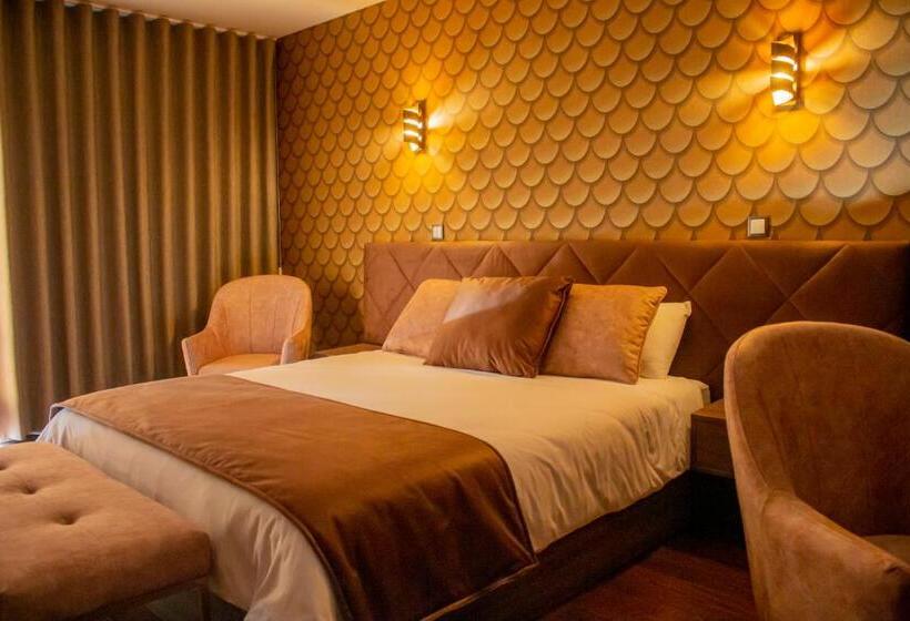 带阳台套房, Golden Mirror