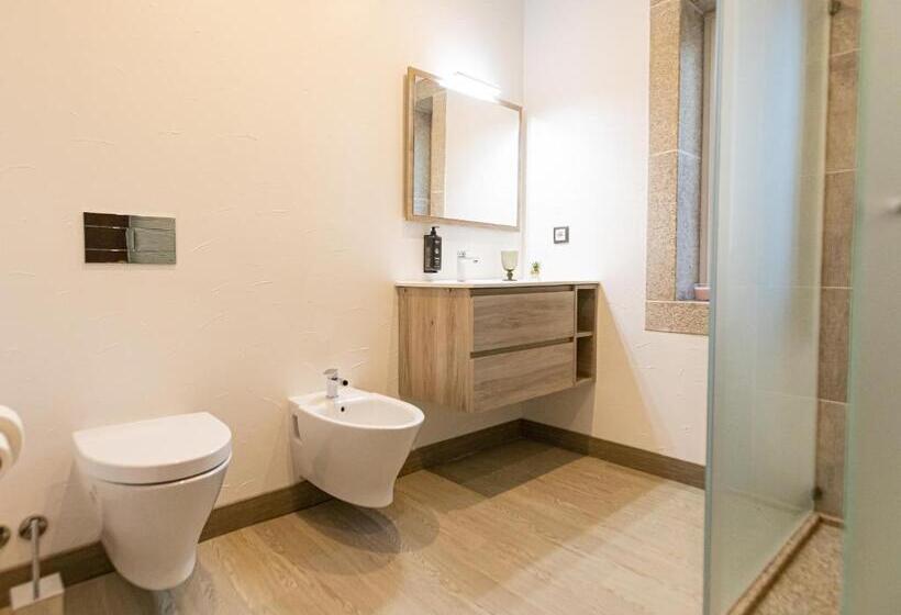 발코니가 있는 스위트, Golden Mirror