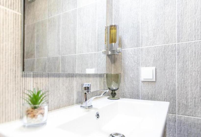 스탠다드 테라스 룸, Golden Mirror