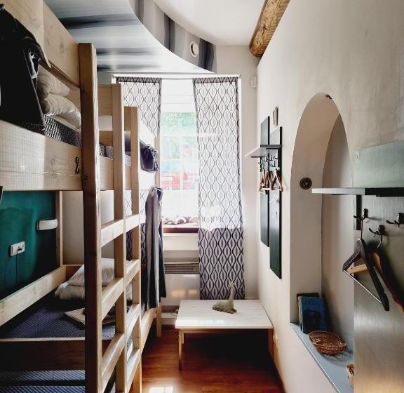 تختخواب در اتاق مشترک, Hellovilniushostel