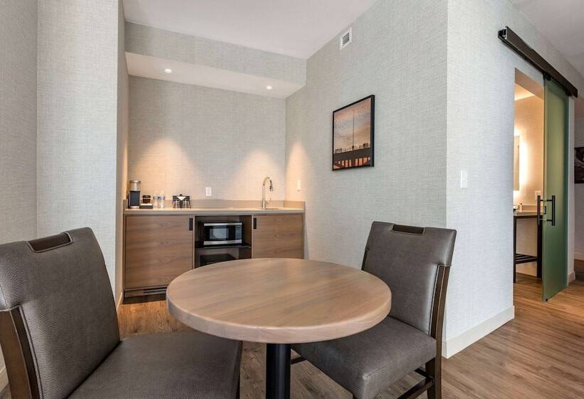 سوئیت برای معلولان, Cambria Hotel Austin Airport